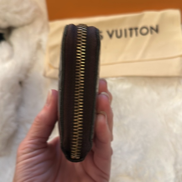 LOUIS VUITTON Amarante Authentic Zippy Patent leather  Wallet only no box /dusty - Picture 2 of 10